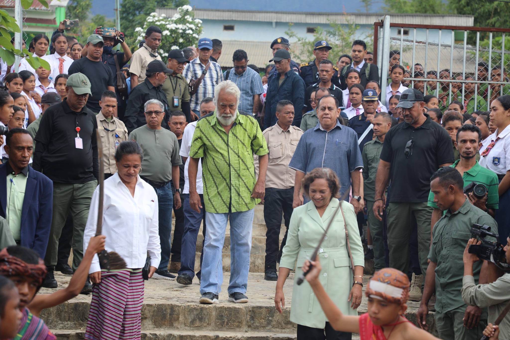 MINISTRA EDUKASAUN HO PRIMEIRU MINISTRU HALO VIZITA OFISIÁL BA ESKOLA EBC FERNANDO FERRAZ AINARO